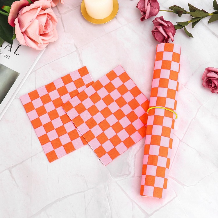 Wie wertet die karierte Papierserviette „Red Picnic“ das Essen im Freien und die Veranstaltungspräsentation auf?